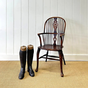 A Guide to Windsor Chairs: History & Varieties