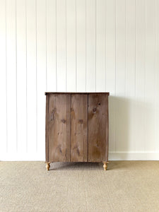 A 19th Century English Chest of Drawers/Dresser