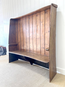 An Early English 19th Century Elm Crescent Settle
