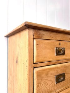 A Good 19th Century English Pine Chest of Drawers/Dresser with Tulip Feet