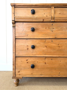 An Early 19th Century English Pine Chest of Drawers/Dresser