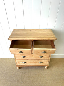 An English Pine Chest of Drawers/Dresser