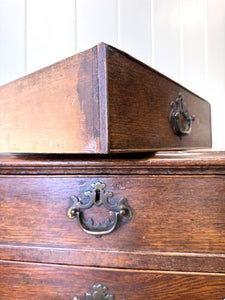 A Wonderful English Georgian Oak Chest of Drawers c1740