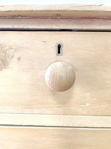 A 19th Century English Chest of Drawers/Dresser