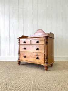 An Antique English Pine Chest of Drawers/Dresser c1890