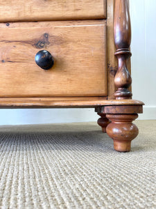 An Antique English Pine Chest of Drawers/Dresser c1890