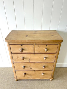 A 19th Century English Chest of Drawers/Dresser