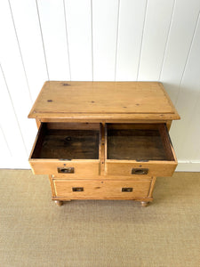 A Good 19th Century English Pine Chest of Drawers/Dresser with Tulip Feet