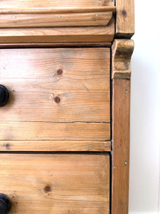 An Early 19th Century English Pine Chest of Drawers/Dresser