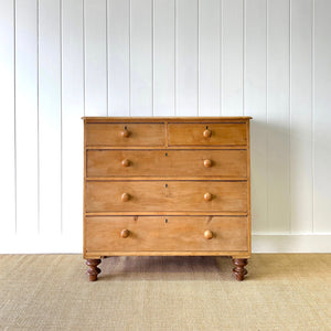 A 19th Century English Pine Chest of Drawers/Dresser