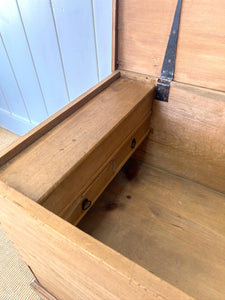An English Pine Mule Chest Trunk or Blanket Box c1800