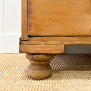 A 19th Century English Pine Chest of Drawers/Dresser with Tulip Feet