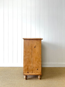 A Good 19th Century English Pine Chest of Drawers/Dresser with Tulip Feet
