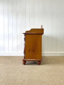 An Antique English Pine Chest of Drawers/Dresser c1890