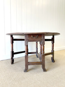 A Very Good Antique English Country Oak Drop Leaf Gate Leg Table