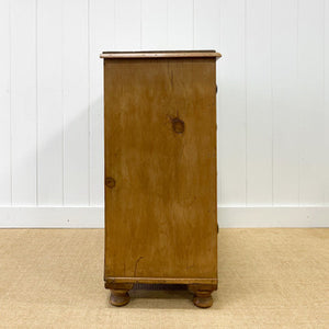 A 19th Century English Pine Chest of Drawers/Dresser with Tulip Feet