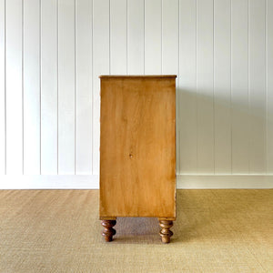 A 19th Century English Pine Chest of Drawers/Dresser