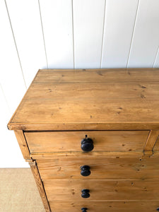An Early 19th Century English Pine Chest of Drawers/Dresser