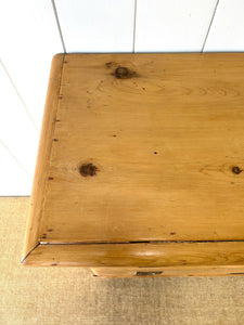 A Good 19th Century English Pine Chest of Drawers/Dresser with Tulip Feet
