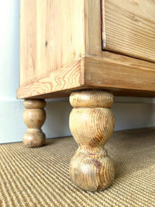 An English Pine Chest of Drawers/Dresser