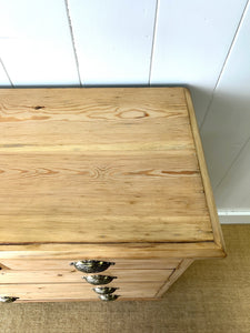 An English Pine Chest of Drawers/Dresser