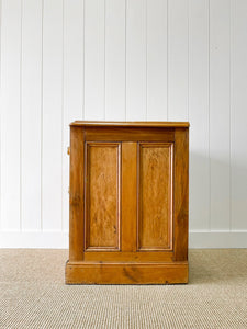 An Antique English Pine Chest of Drawers Dresser with Good Brasses c1840