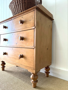 An Antique English Pine Chest of Drawers Dresser Tulip Feet c1890