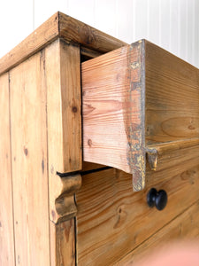An Early 19th Century English Pine Chest of Drawers/Dresser