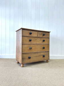A 19th Century English Chest of Drawers/Dresser