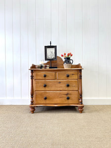 An Antique English Pine Chest of Drawers/Dresser c1890
