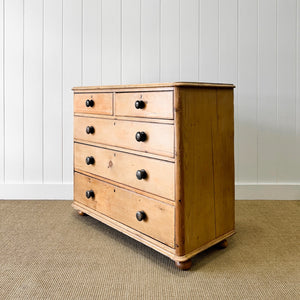 A 19th Century English Chest of Drawers/Dresser