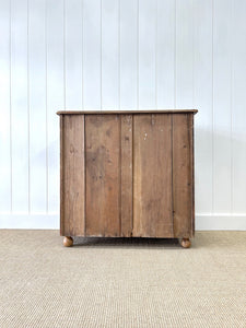 A 19th Century English Chest of Drawers/Dresser