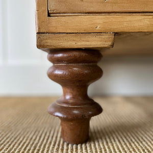A 19th Century English Pine Chest of Drawers/Dresser