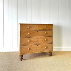 A 19th Century English Pine Chest of Drawers/Dresser