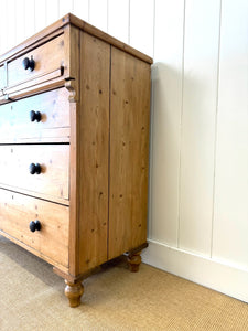 An Early 19th Century English Pine Chest of Drawers/Dresser