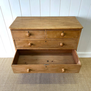 A 19th Century English Pine Chest of Drawers/Dresser