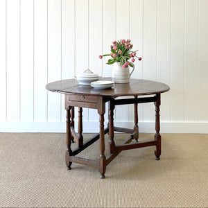 A Very Good Antique English Country Oak Drop Leaf Gate Leg Table