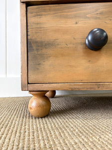 A 19th Century English Chest of Drawers/Dresser