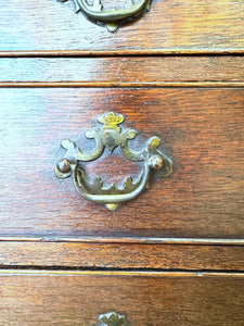 A Wonderful English Georgian Oak Chest of Drawers c1740
