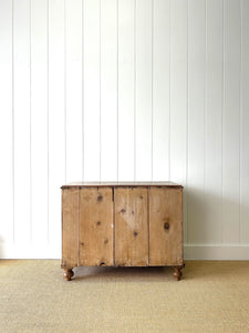 A 19th Century English Pine Chest of Drawers/Dresser with Tulip Feet