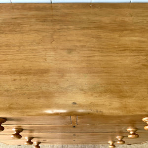 A 19th Century English Pine Chest of Drawers/Dresser