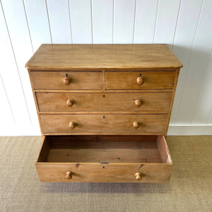 A 19th Century English Pine Chest of Drawers/Dresser