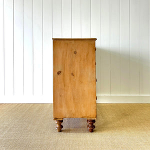 A 19th Century English Pine Chest of Drawers/Dresser