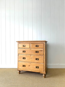 A Good 19th Century English Pine Chest of Drawers/Dresser with Tulip Feet