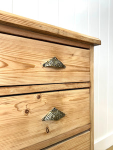 An English Pine Chest of Drawers/Dresser
