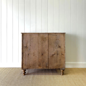 A 19th Century English Pine Chest of Drawers/Dresser