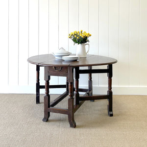 A Very Good Antique English Country Oak Drop Leaf Gate Leg Table
