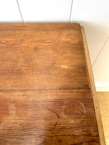 A 19th Century English Pine Chest of Drawers/Dresser with Tulip Feet