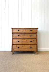 An Early 19th Century English Pine Chest of Drawers/Dresser