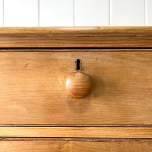 A 19th Century English Pine Chest of Drawers/Dresser
